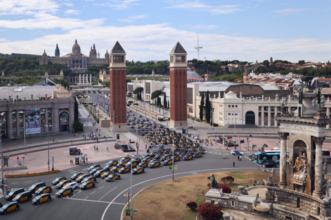 Протест на таксиметрови шофьори в Барселона.
