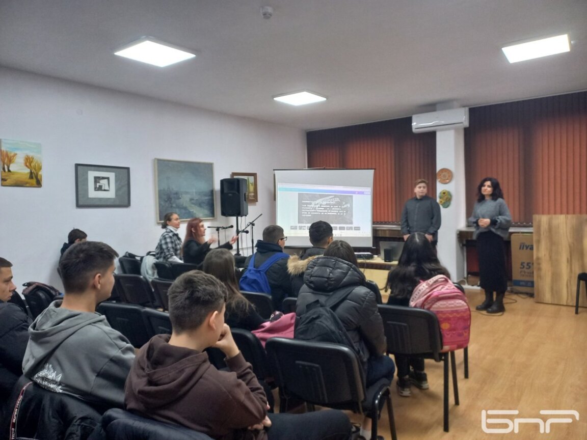 Темата за Холокоста провокира интереса на гимназистите в Благоевград
