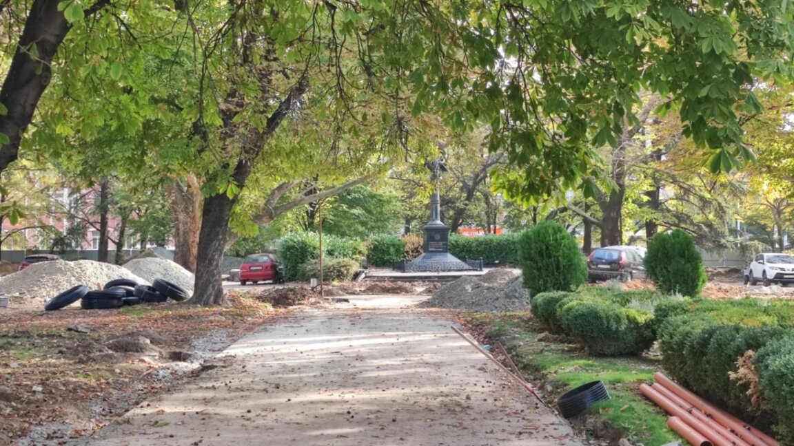 Премахват 21 дървета в парк "Алана", чинарите ще бъдат запазени