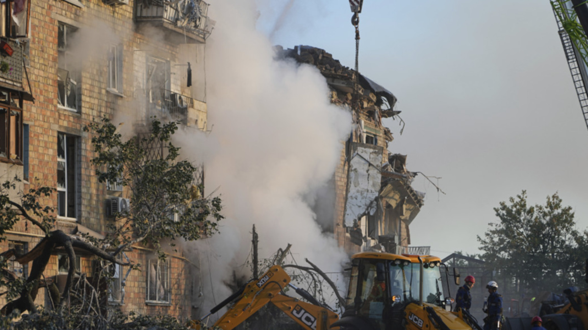 Поразена от руска атака сграда в Киев, Украйна, 28 август 2025 г.