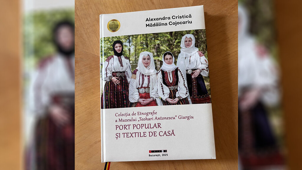 Album cu costume tradiționale din satul românesc Băleni, unde trăiesc bulgari