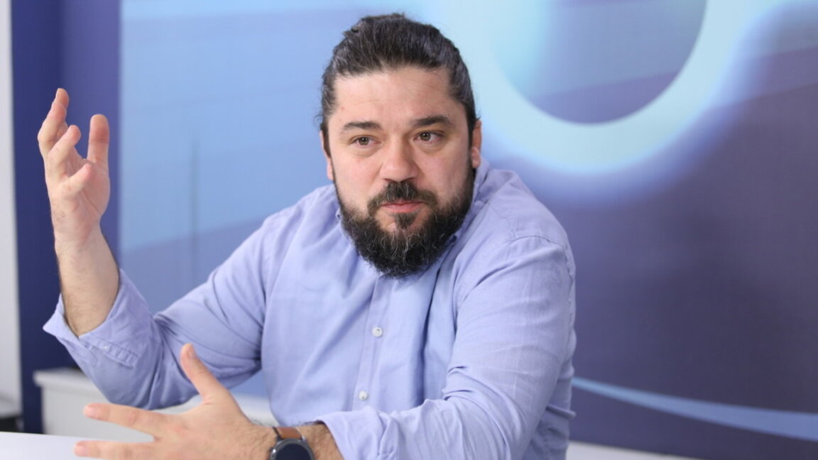 Парламентът е място за смислено говорене, а не за бой