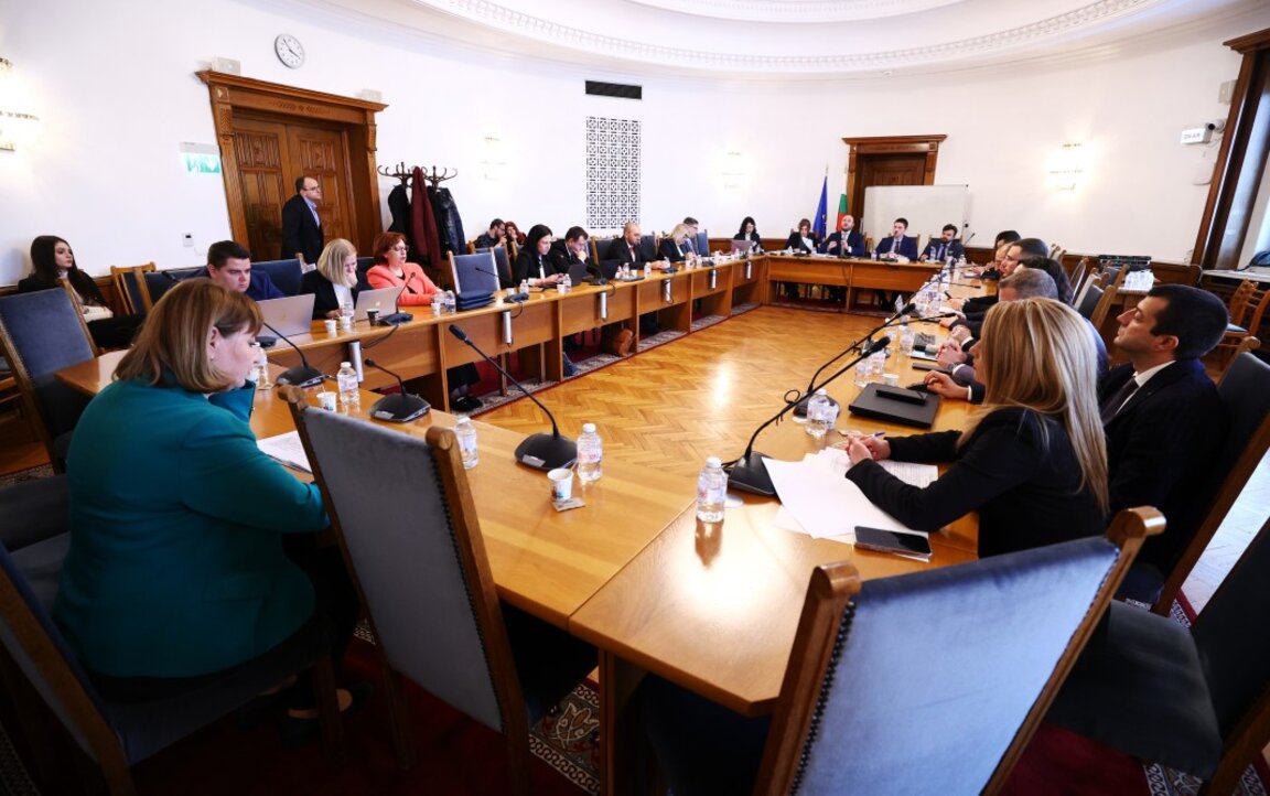 Правната комисия одобри предложение за имената на парламентарните групи, което забранява повторения