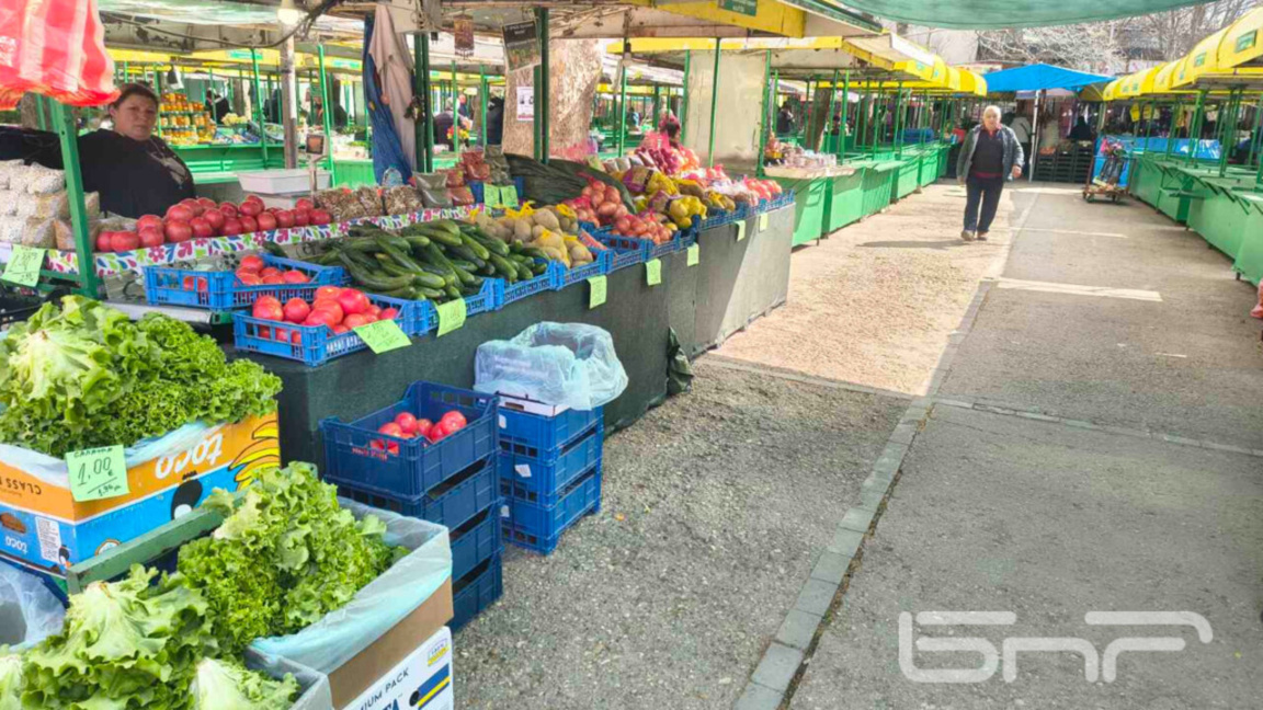 A la veille de Pâques, le marché à Silis...