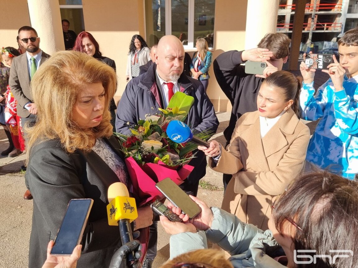 Илияна Йотова оптимист за съставянето на редовен кабинет