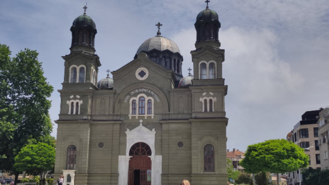 Молебен в подкрепа на предмета „Религия и добродетели“ в Бургас