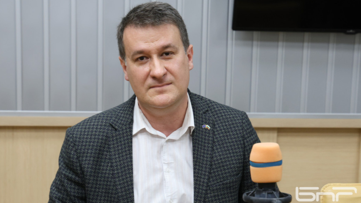 Доц. Милен Любенов