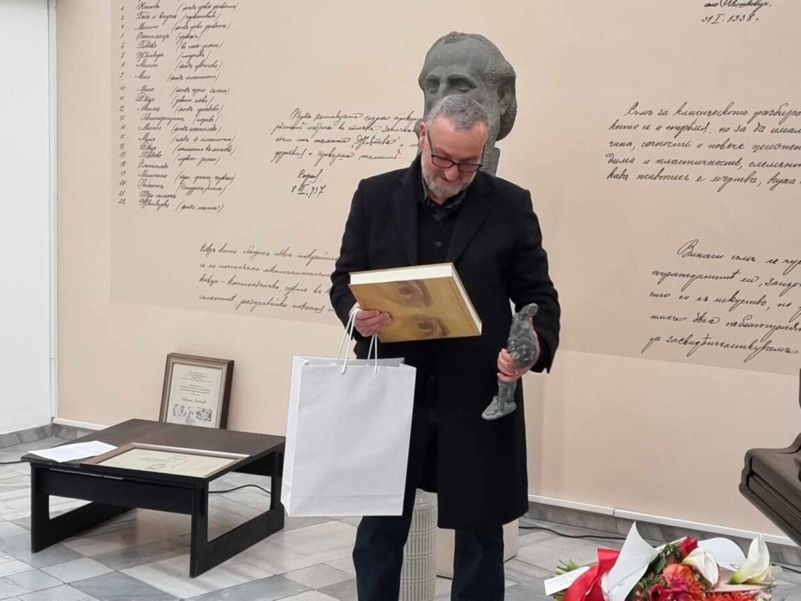 Богдан Александров получи Националната награда за живопис