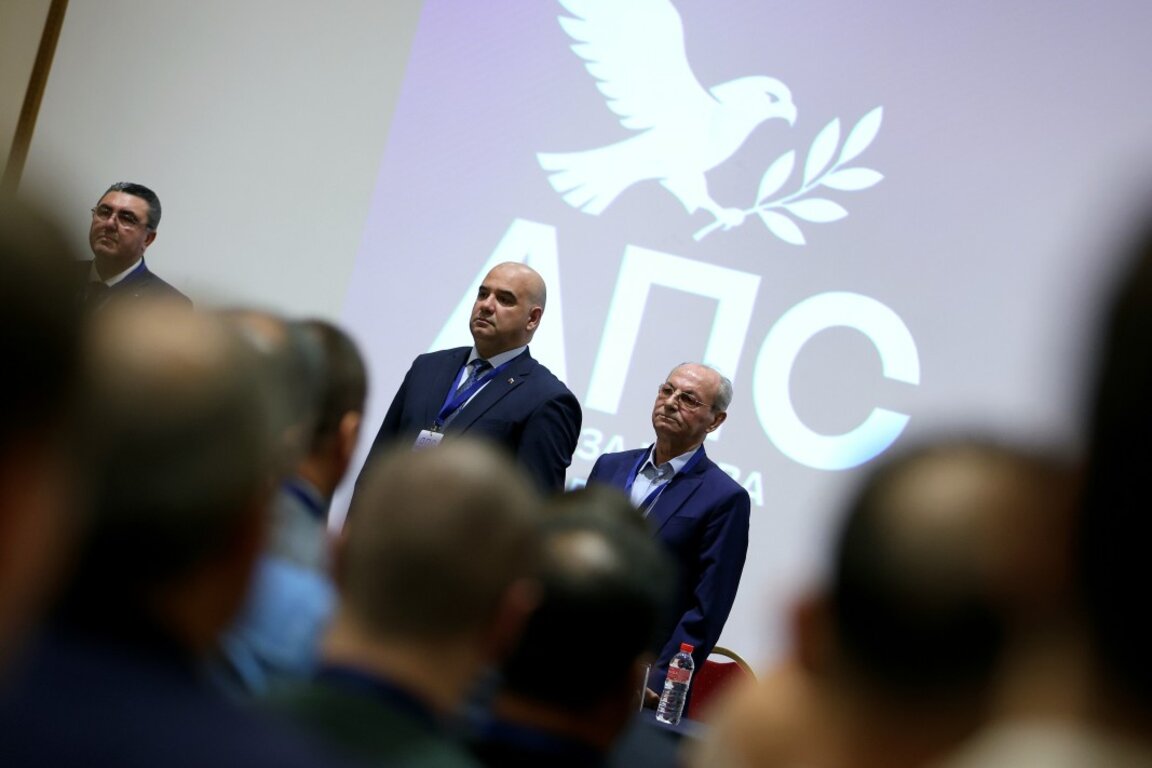 Започна учредителната конференция на новата партия на Ахмед Доган