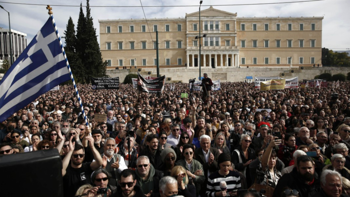 В цяла Гърция имаше масови протести на втората годишнина от жп катастрофата, при която загинаха 57 души