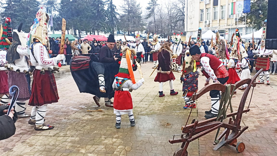 Kukerii din Bulgaria și România se adună la un festival în Cainargeaua Mică