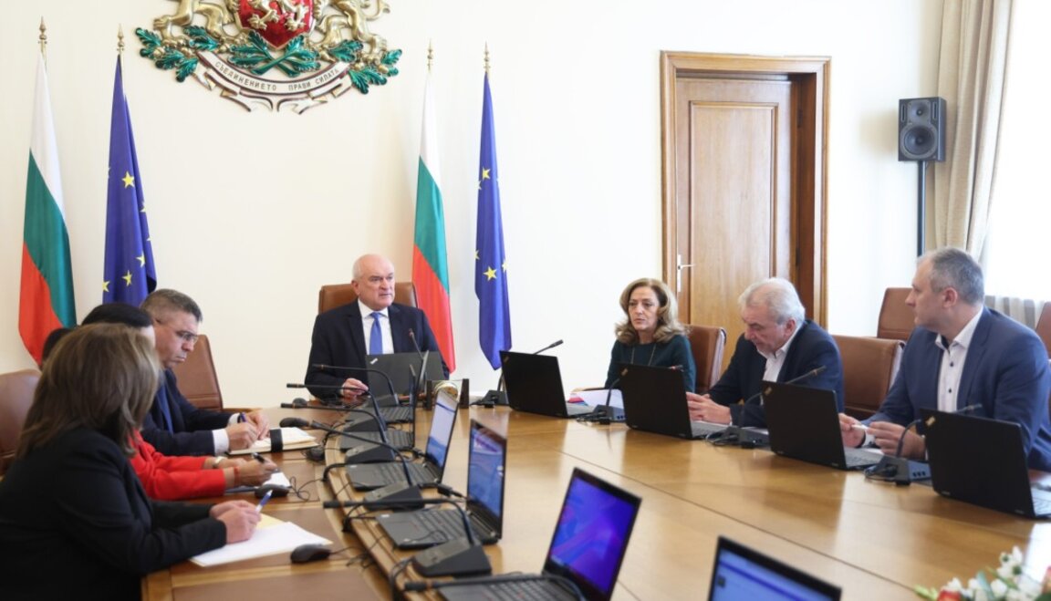 Bulgaria abre unos 720 colegios electorales para las elecciones en el extranjero