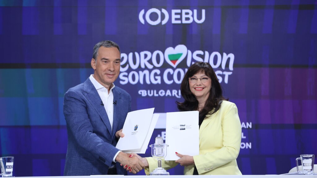 La directrice générale de la TV publique, Milena Milotinova, et le maire de Bourgas, Dimitar Nikolov