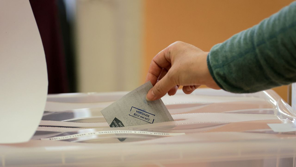 Déjà-vu: Weniger Wahllokale und mehr Hindernisse für Wähler im Ausland