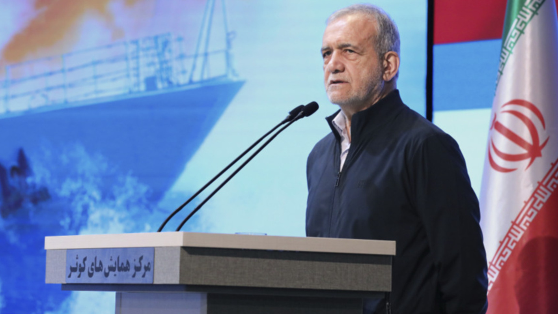 Масуд Пезешкиан говори пред ирански военни, архив, 17 май 2025 г.