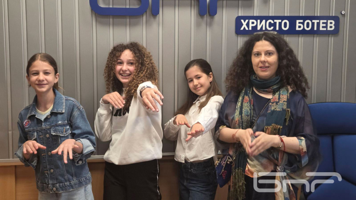 Тея, Елица, Карина, Елена Стоянова (отляво надясно)