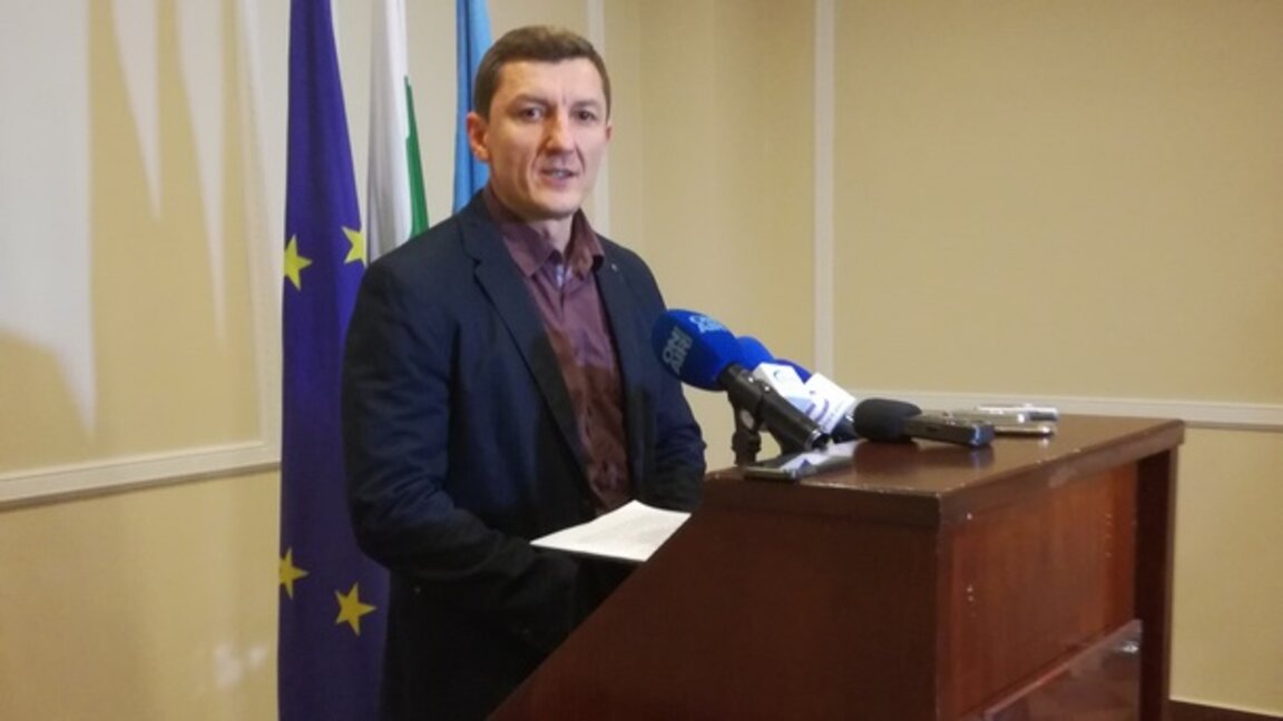 Пеевски диктува дневния ред на правителството и държавата