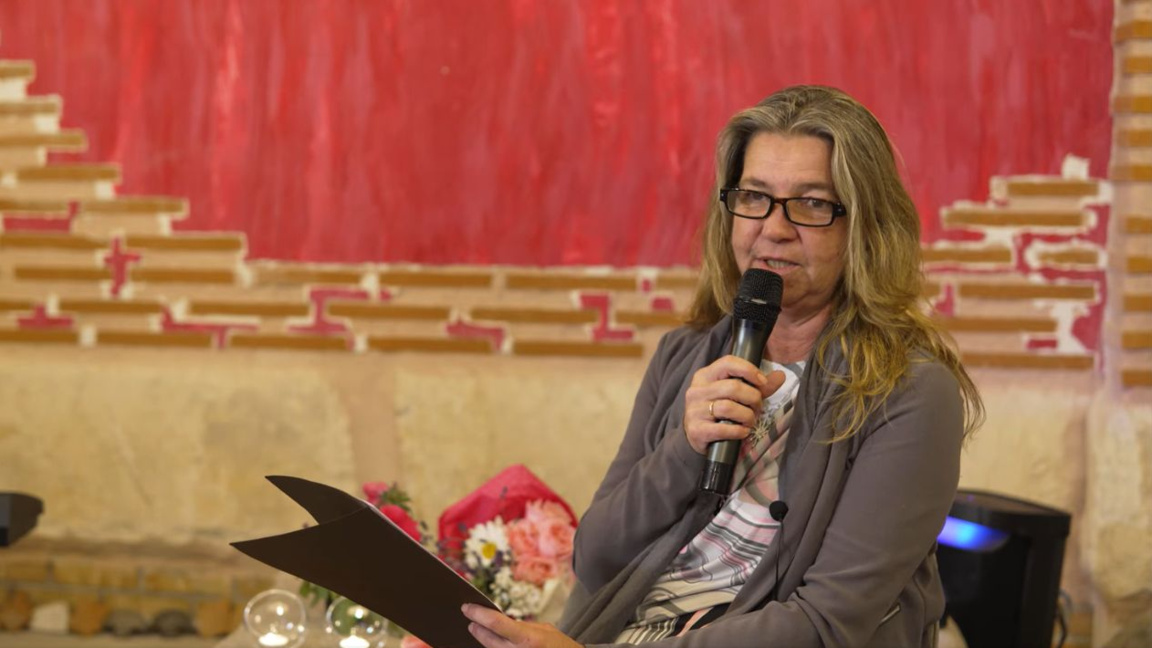 Evguenia Mihalska presenta en Sofía el libro “Antomeda”, nacido de pinturas