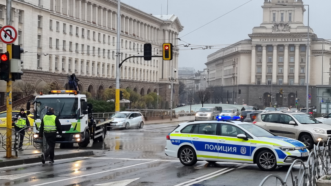 Привърженици на "Величие" за кратко блокираха столичния бул. "Дондуков"