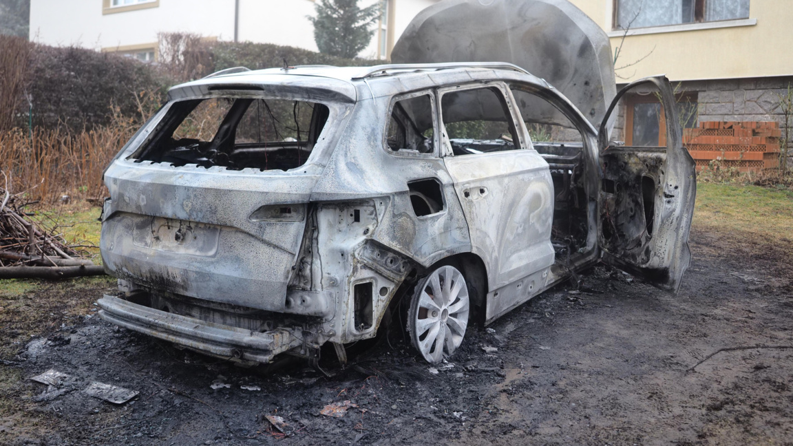 Запаленият автомпбил ма кмета на Бистрица Самуил Попов