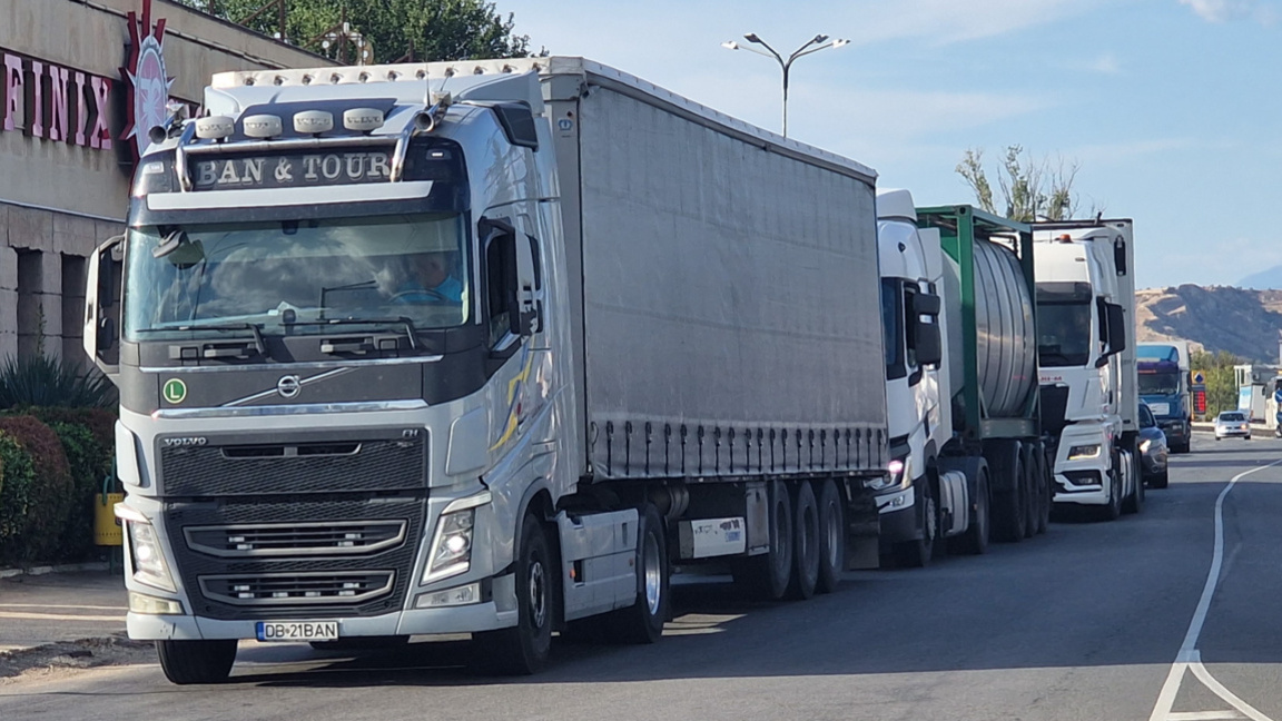 Trucks are not allowed to enter Greece at Kulata-Promachonas border crossing