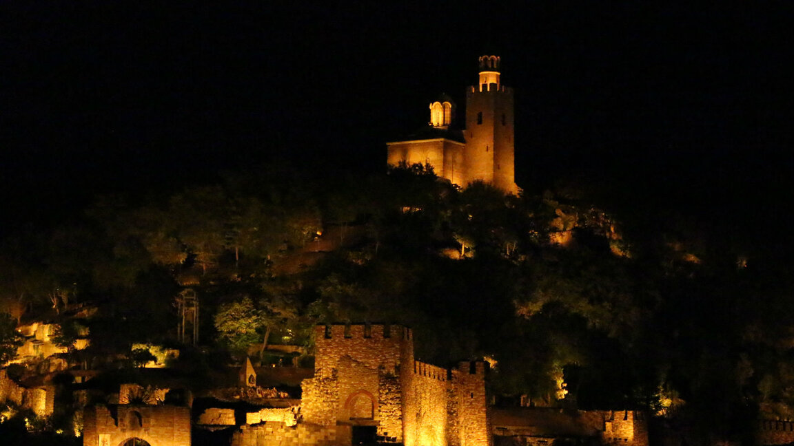 En Veliko Tárnovo celebran la Resurrección de Cristo en la fortaleza Tsárevets