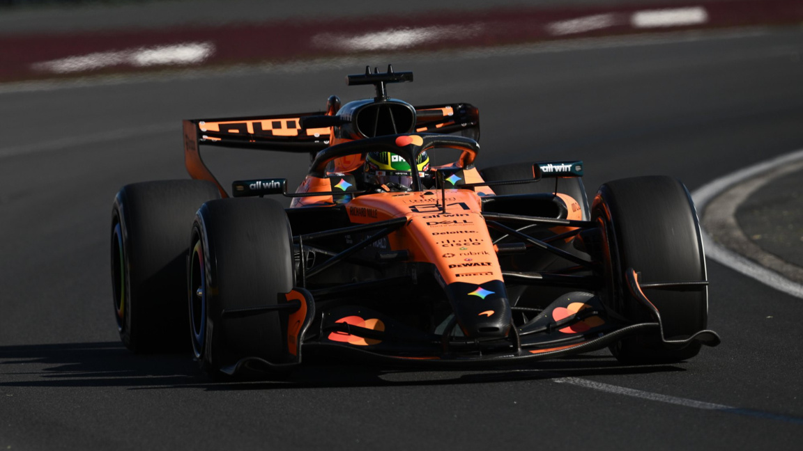 Австралиецът Пиастри по време на бързата си обиколка на "Мелбърн Парк".