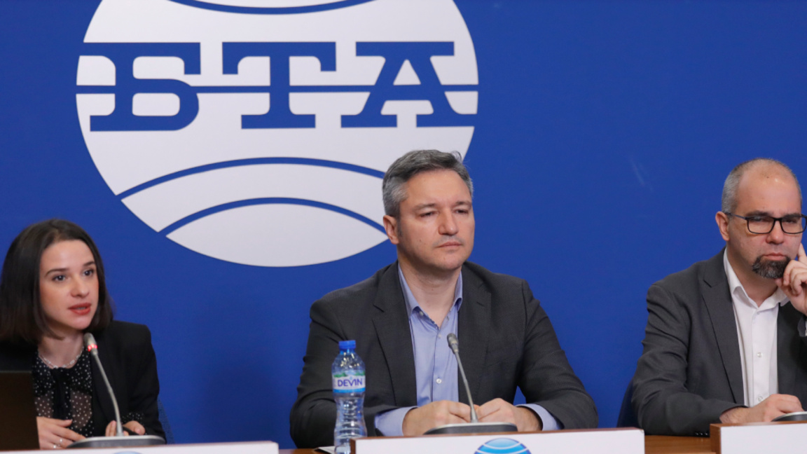 Обществото е проевропейско, но остава разделено за приемането на еврото