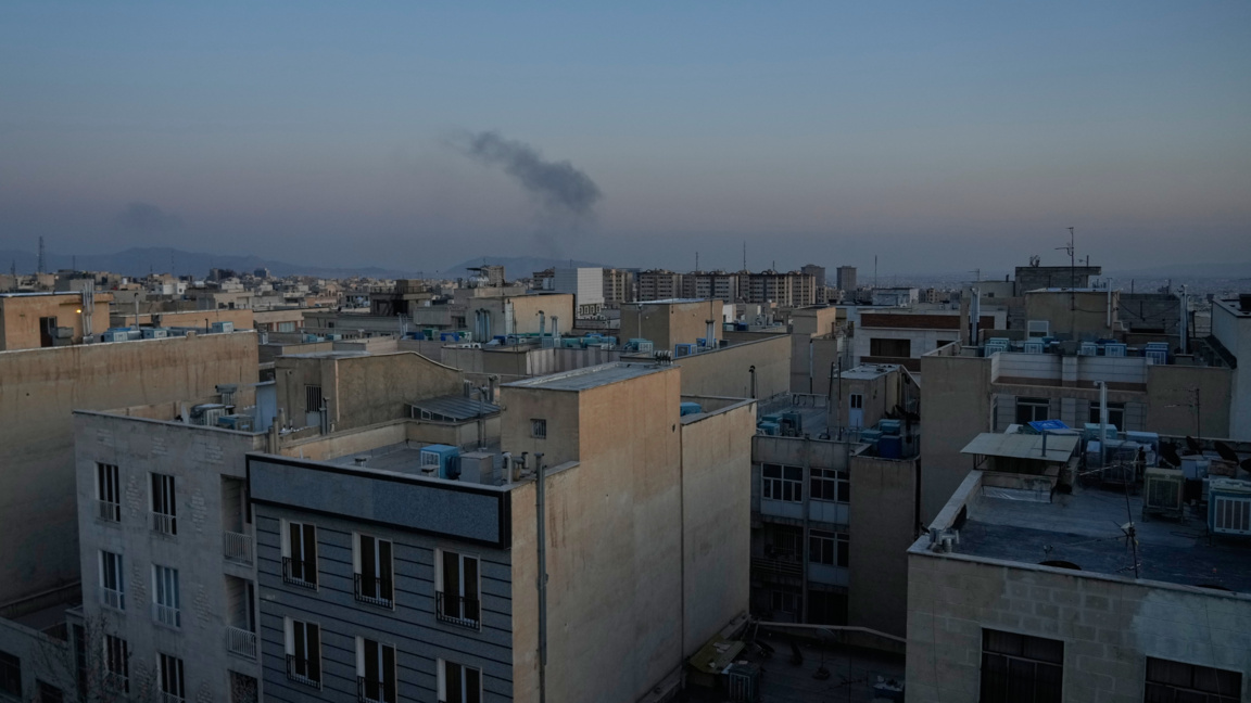 Пушек над Техеран след удари.