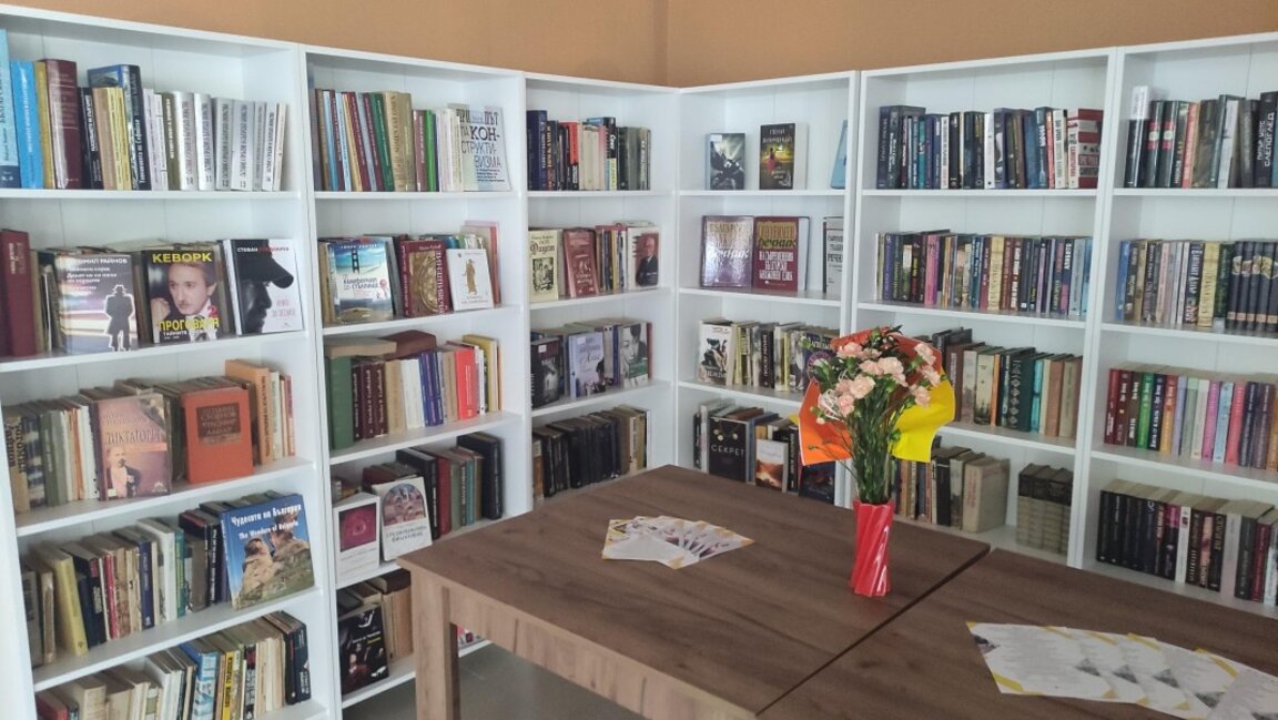 Библиотека към Читалище "Светлина 21" във Велико Търново