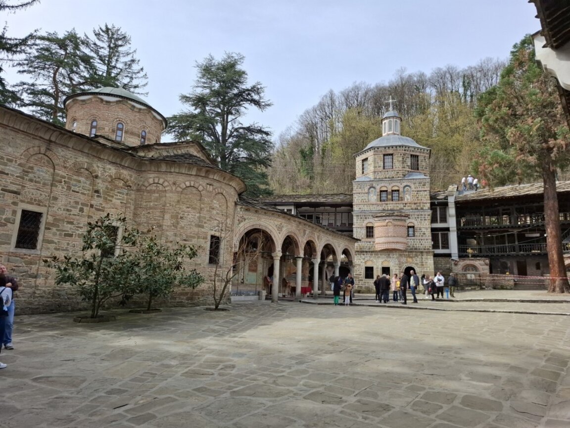 Молебен за чедородие в Троянския манастир