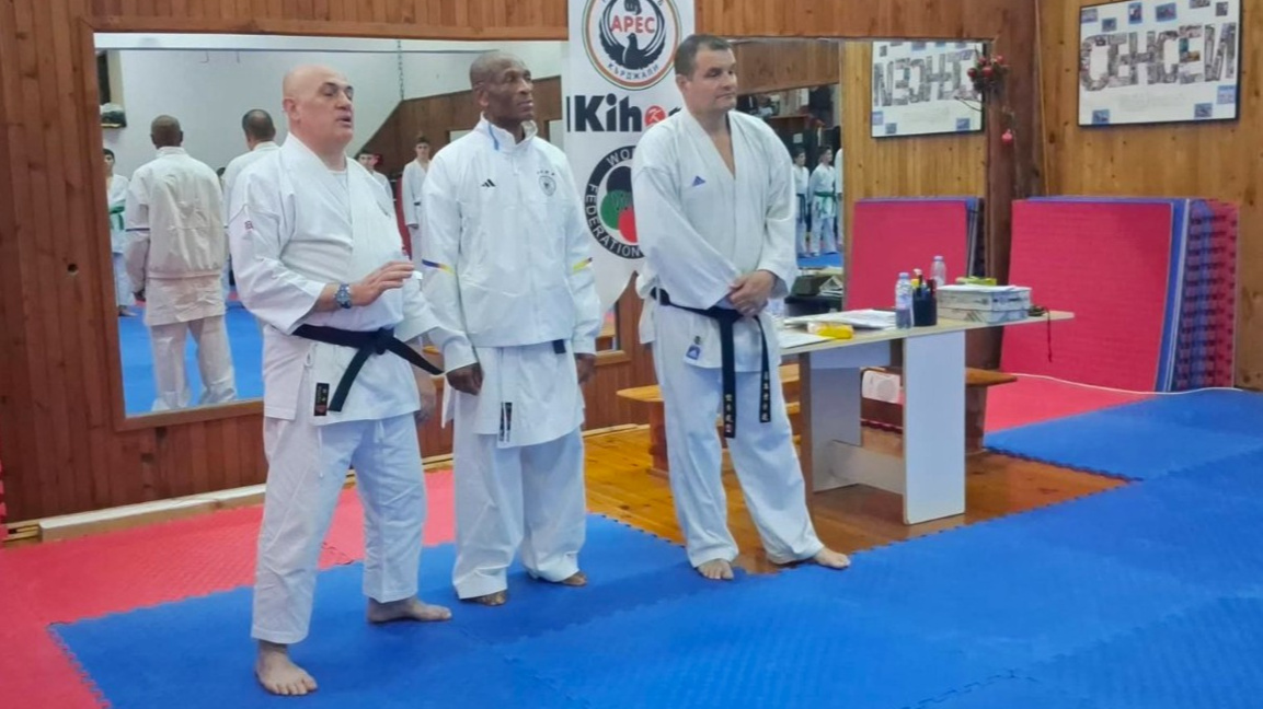 Сенсей Роби Хариет (в средата) с българските си колеги Антоний Тодоров (вляво) и Пенчо Стоянов