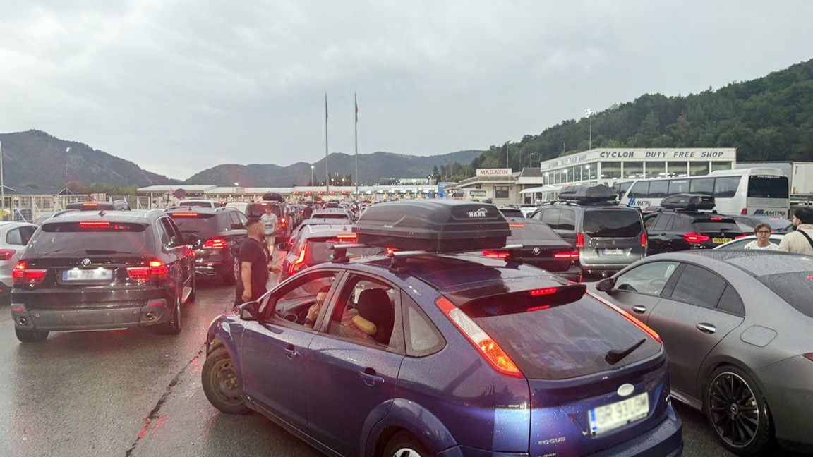 Trafik i rënduar në pikat kufitare “Kapitan Andreevo” dhe “Kallotina”