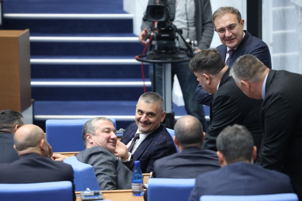 BSP va participa la un guvern cu GERB - SDS și Există un Astfel de Popor
