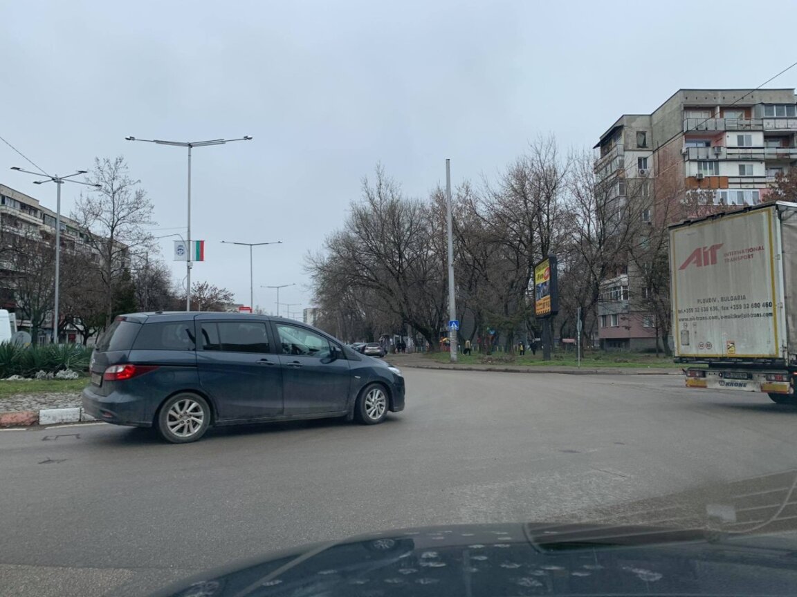 Близо 80% от шофьорите използват телефон зад волана, сочи изследване