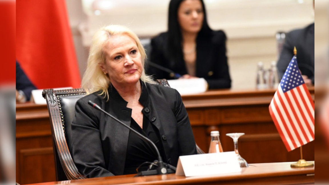 Посол США в Скопье  Анджела Аггелер