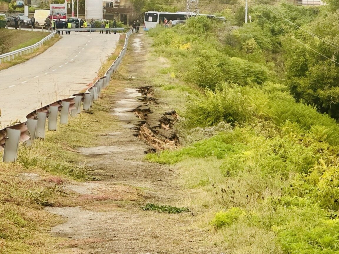 Свлачището край Николово е спокойно