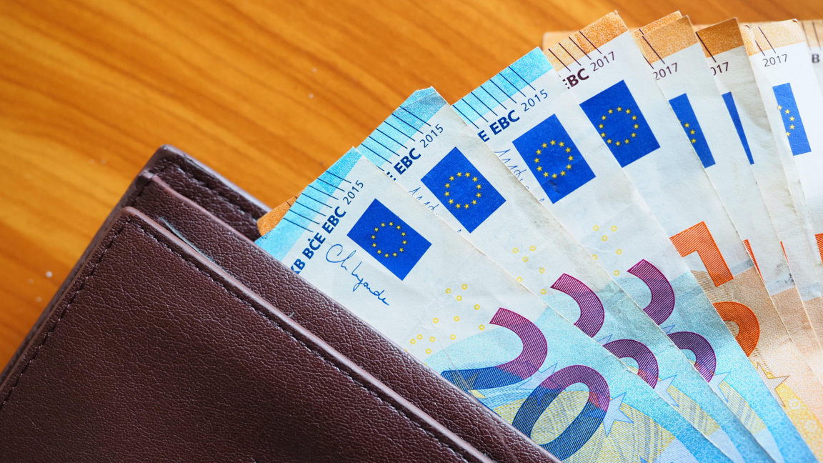 Измамиха мъж от Кюстендилско, който си поръча по интернет фалшиво евро