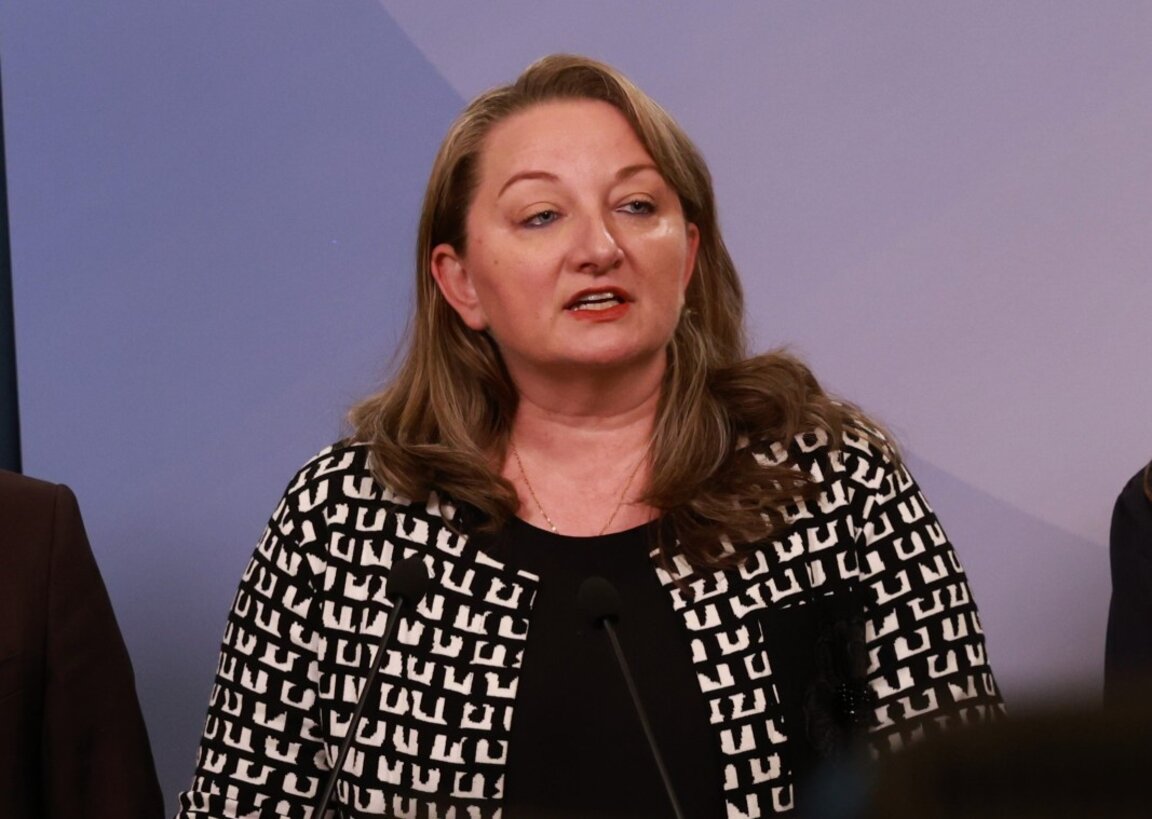 Народният представител от ГЕРБ-СДС Деница Сачева прави изявление в НС -  30 октомври 2025 г.