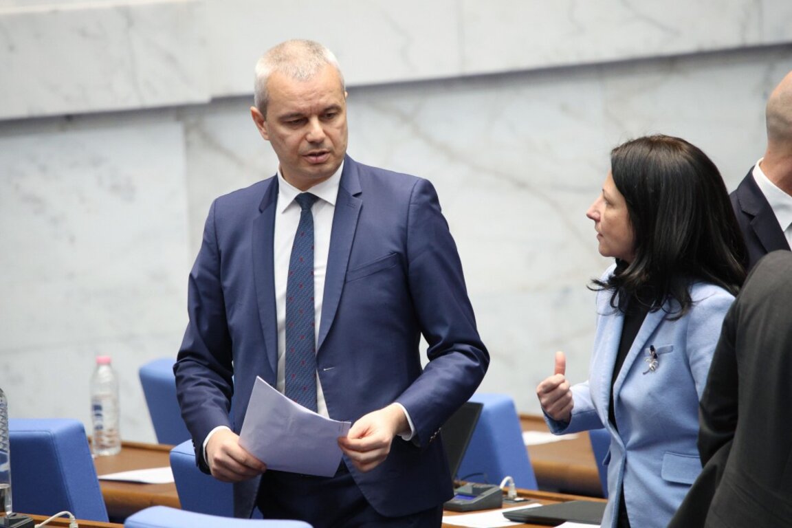 Костадин Костадинов и Цвета Рангелова от "Възраждане" в НС.