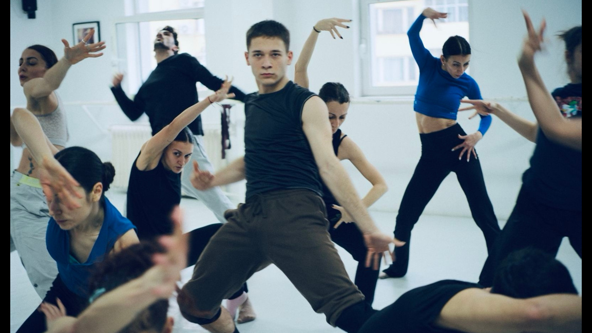 Балет Арабеск преди премиерата на Кръстопътища