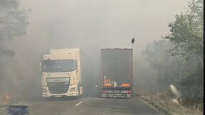 Голям пожар на международния път Е-79 на изхода на Враца