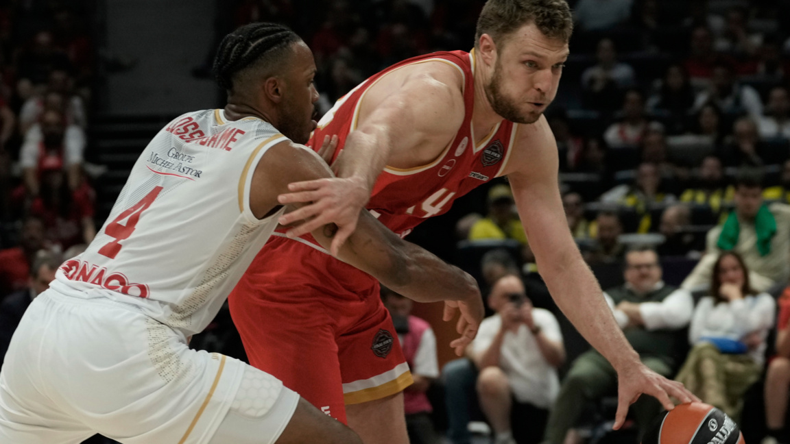 Александър Везенков и Олимпиакос загубиха от Валенсия в Евролигата