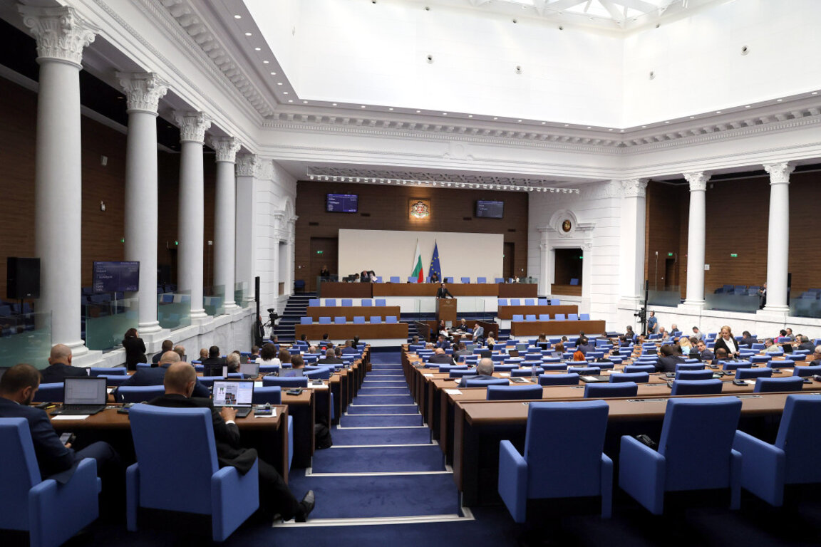 До 6 месеца избират изцяло нов състав на ВСС, решиха депутатите