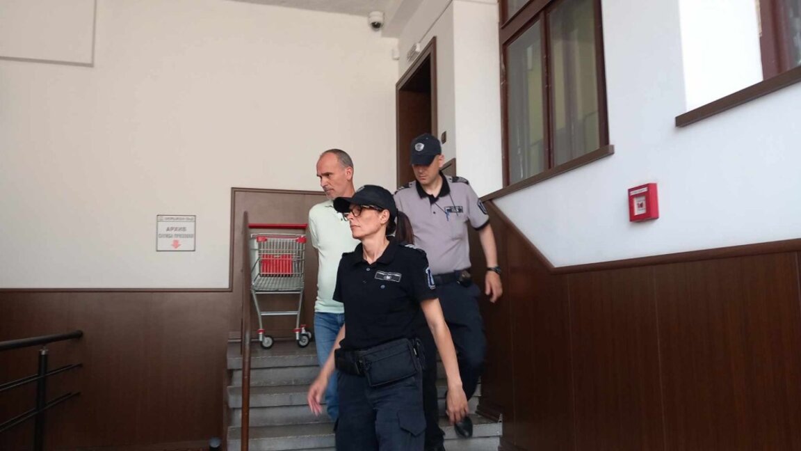 Лекарите, продавали метадон на зависими, остават в ареста