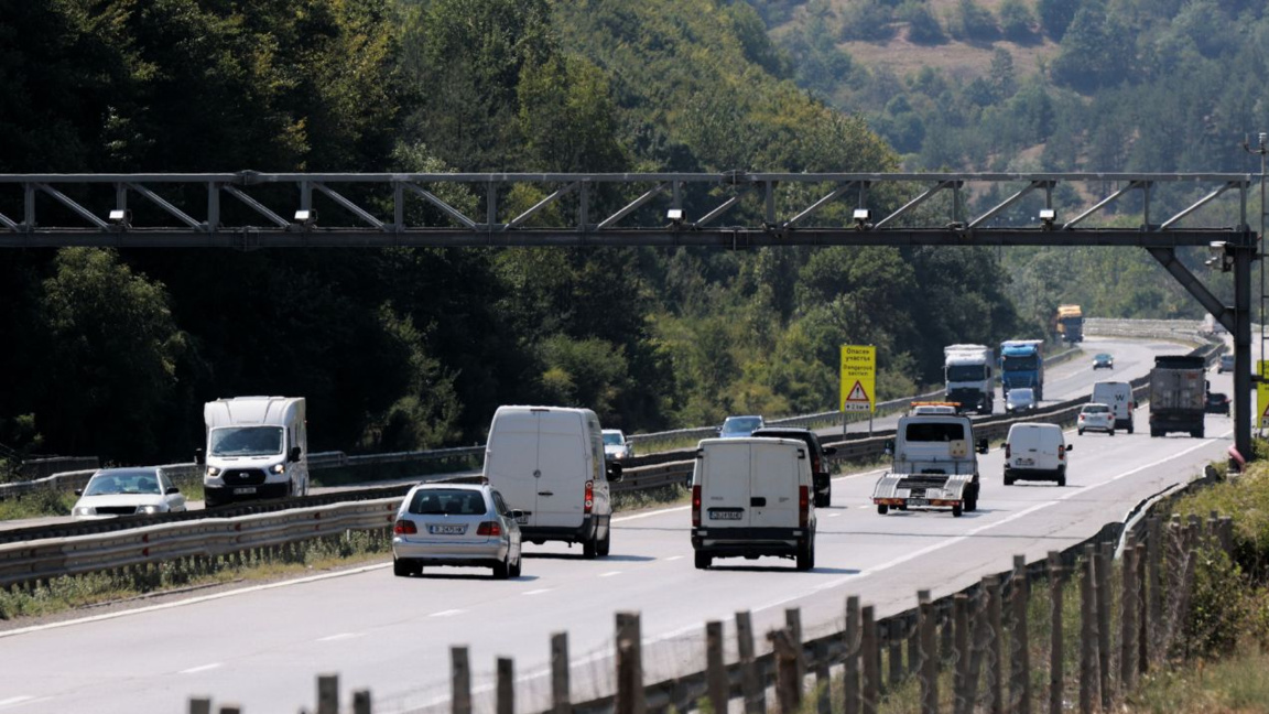 Kalimi i automjeteve në pikat kufitare të vendit zhvillohet pa probleme