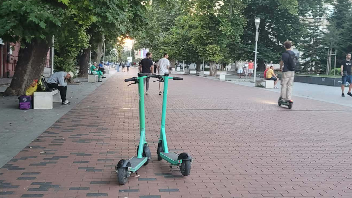 Следят паркирането на ел. тротинетки чрез GPS и снимки