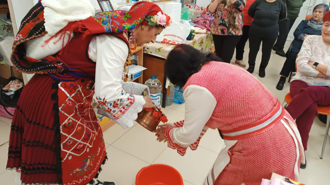 На Бабинден в благоевградския квартал „Еленово“