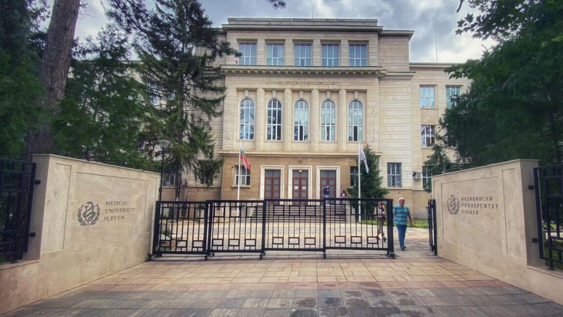 Medizinische Universität Plewen verleiht Diplome an 122 junge Ärzte aus 19 Ländern