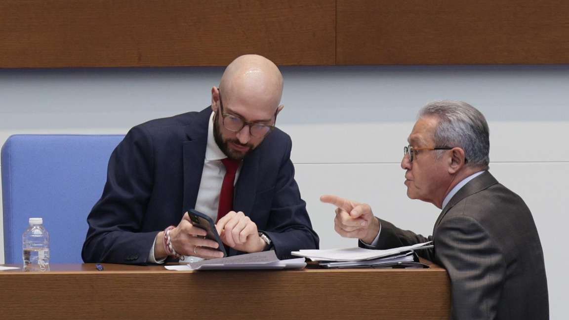 Министърът на финансите Георги Клисурски и депутатът от "ДПС - Ново начало" Йордан Цонев